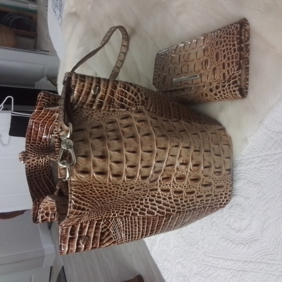 Two Large New Brahmins with matching wallets. FOUR BRAHMINS ONE PRICE GREAT GIFT - Picture 15 of 16